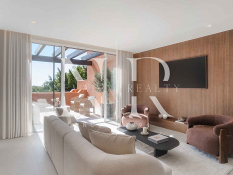 Penthouse entièrement rénové à vendre dans le complexe résidentiel Alminar de Marbella