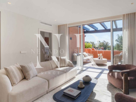 Penthouse entièrement rénové à vendre dans le complexe résidentiel Alminar de Marbella