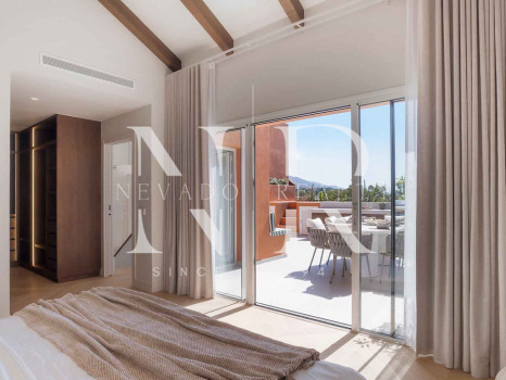 Penthouse entièrement rénové à vendre dans le complexe résidentiel Alminar de Marbella