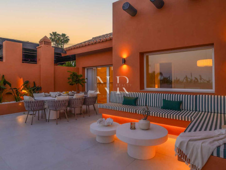Completely renovated penthouse for sale in the Alminar de Marbella development