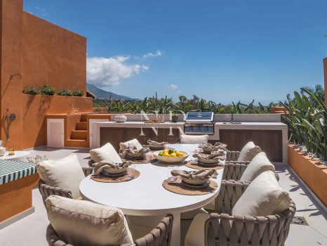 Completely renovated penthouse for sale in the Alminar de Marbella development