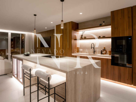 Penthouse entièrement rénové à vendre dans le complexe résidentiel Alminar de Marbella