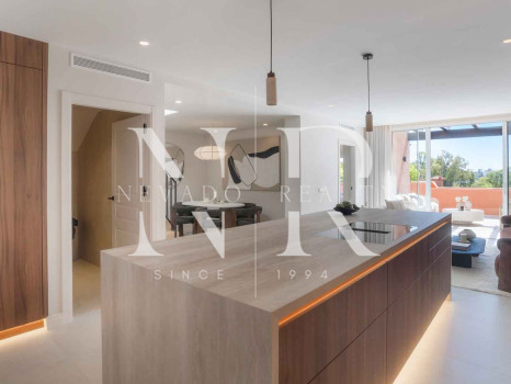 Penthouse entièrement rénové à vendre dans le complexe résidentiel Alminar de Marbella