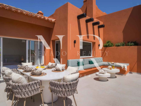 Penthouse entièrement rénové à vendre dans le complexe résidentiel Alminar de Marbella