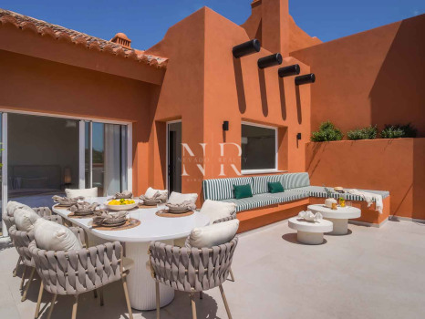 Completely renovated penthouse for sale in the Alminar de Marbella development