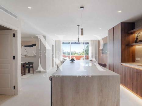 Penthouse entièrement rénové à vendre dans le complexe résidentiel Alminar de Marbella