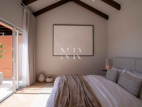 Completely renovated penthouse for sale in the Alminar de Marbella development