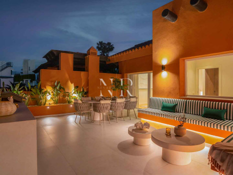 Completely renovated penthouse for sale in the Alminar de Marbella development