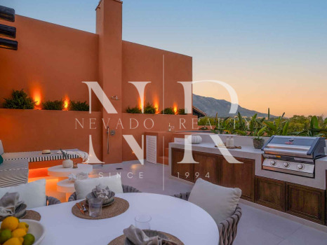 Penthouse entièrement rénové à vendre dans le complexe résidentiel Alminar de Marbella
