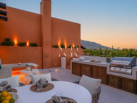 Completely renovated penthouse for sale in the Alminar de Marbella development