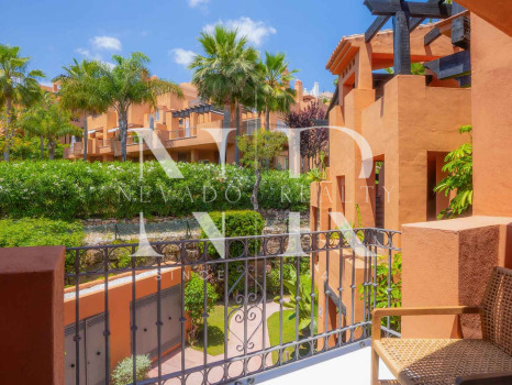 Penthouse entièrement rénové à vendre dans le complexe résidentiel Alminar de Marbella