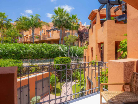 Completely renovated penthouse for sale in the Alminar de Marbella development