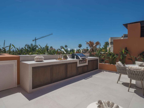 Completely renovated penthouse for sale in the Alminar de Marbella development