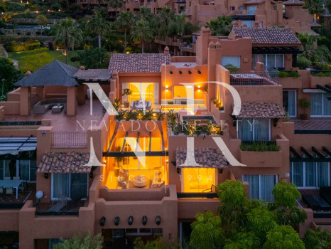 Penthouse entièrement rénové à vendre dans le complexe résidentiel Alminar de Marbella