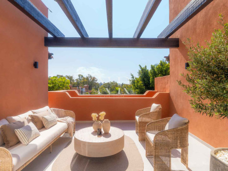 Completely renovated penthouse for sale in the Alminar de Marbella development
