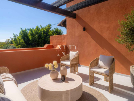 Completely renovated penthouse for sale in the Alminar de Marbella development