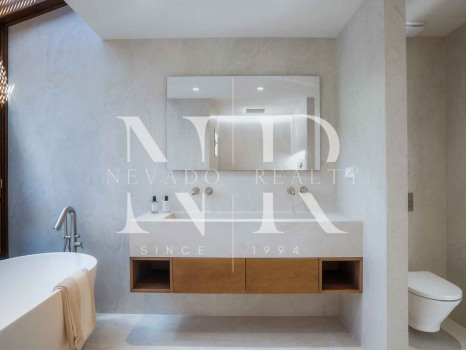 Penthouse entièrement rénové à vendre dans le complexe résidentiel Alminar de Marbella