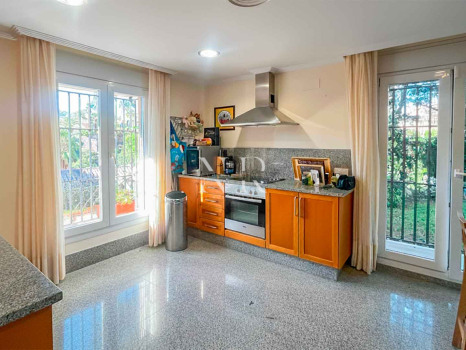 Villa jumelée à vendre dans le lotissement Santa Clara Golf avec vue sur la mer