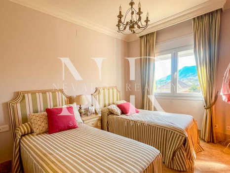 Villa jumelée à vendre dans le lotissement Santa Clara Golf avec vue sur la mer