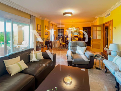 Villa jumelée à vendre dans le lotissement Santa Clara Golf avec vue sur la mer