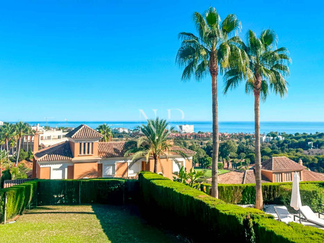 Villa jumelée à vendre dans le lotissement Santa Clara Golf avec vue sur la mer