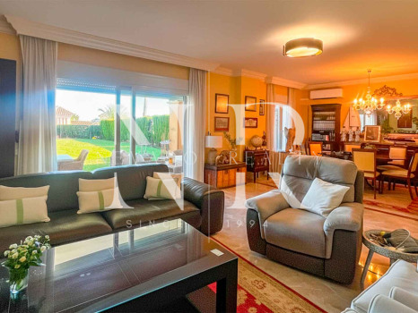 Villa jumelée à vendre dans le lotissement Santa Clara Golf avec vue sur la mer