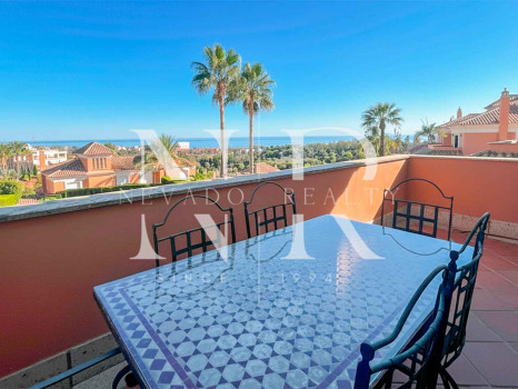 Villa jumelée à vendre dans le lotissement Santa Clara Golf avec vue sur la mer