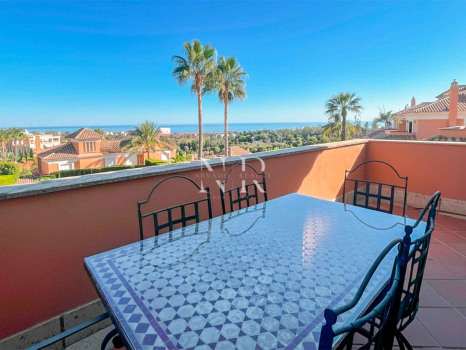 Villa jumelée à vendre dans le lotissement Santa Clara Golf avec vue sur la mer