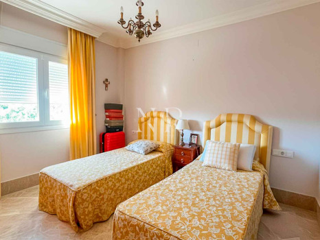 Villa jumelée à vendre dans le lotissement Santa Clara Golf avec vue sur la mer