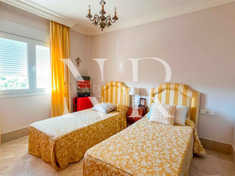 Villa jumelée à vendre dans le lotissement Santa Clara Golf avec vue sur la mer