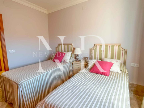 Villa jumelée à vendre dans le lotissement Santa Clara Golf avec vue sur la mer