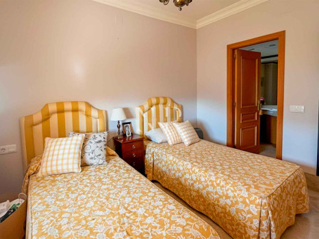 Villa jumelée à vendre dans le lotissement Santa Clara Golf avec vue sur la mer