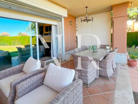 Villa jumelée à vendre dans le lotissement Santa Clara Golf avec vue sur la mer
