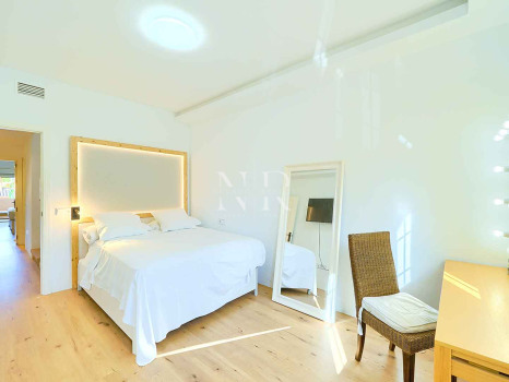 Semi-detached villa for sale in Oasis de Nagüeles with a private pool