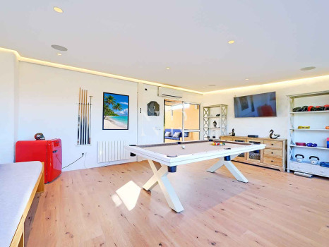 Semi-detached villa for sale in Oasis de Nagüeles with a private pool