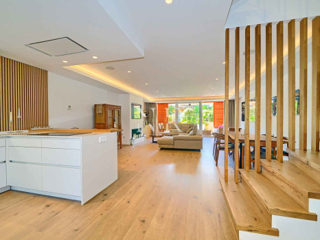 Semi-detached villa for sale in Oasis de Nagüeles with a private pool