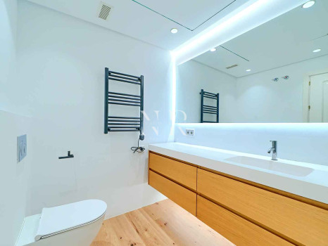 Semi-detached villa for sale in Oasis de Nagüeles with a private pool