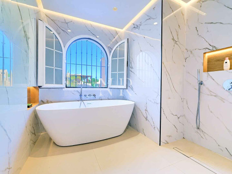 Semi-detached villa for sale in Oasis de Nagüeles with a private pool