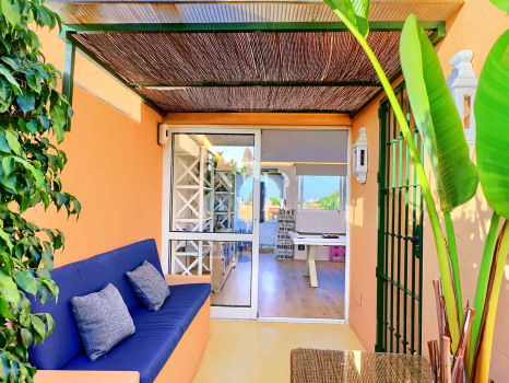 Semi-detached villa for sale in Oasis de Nagüeles with a private pool