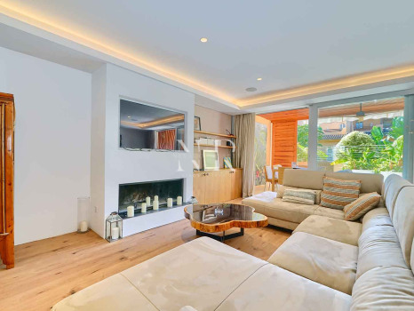 Semi-detached villa for sale in Oasis de Nagüeles with a private pool