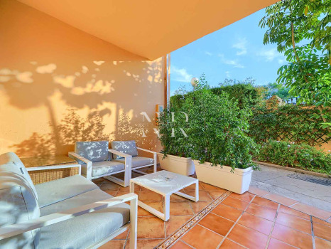 Semi-detached villa for sale in Oasis de Nagüeles with a private pool