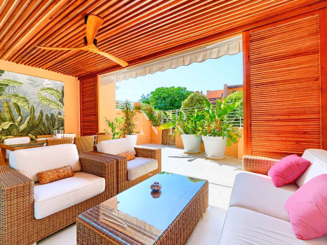 Semi-detached villa for sale in Oasis de Nagüeles with a private pool