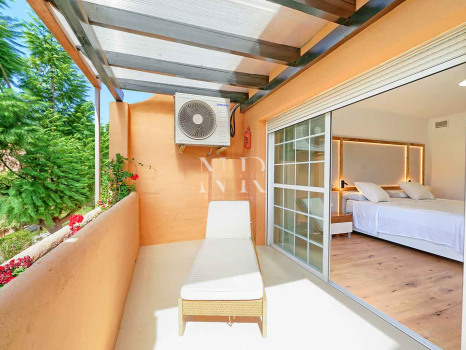 Semi-detached villa for sale in Oasis de Nagüeles with a private pool