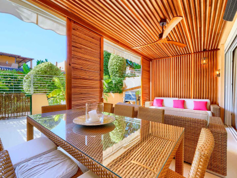 Semi-detached villa for sale in Oasis de Nagüeles with a private pool