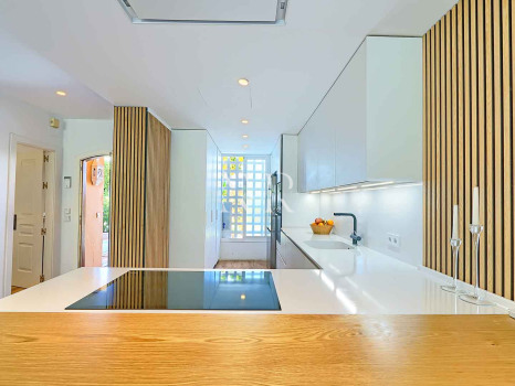 Semi-detached villa for sale in Oasis de Nagüeles with a private pool