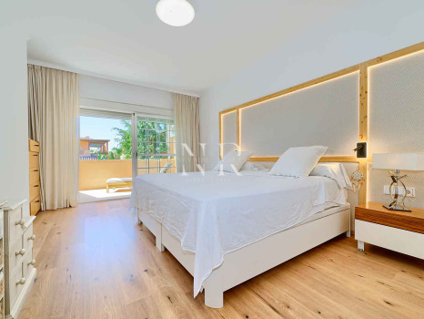 Semi-detached villa for sale in Oasis de Nagüeles with a private pool