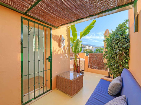 Semi-detached villa for sale in Oasis de Nagüeles with a private pool