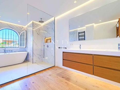 Semi-detached villa for sale in Oasis de Nagüeles with a private pool