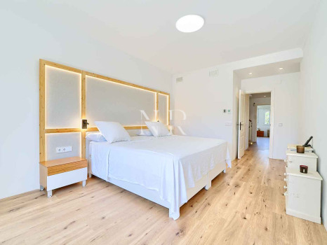 Semi-detached villa for sale in Oasis de Nagüeles with a private pool