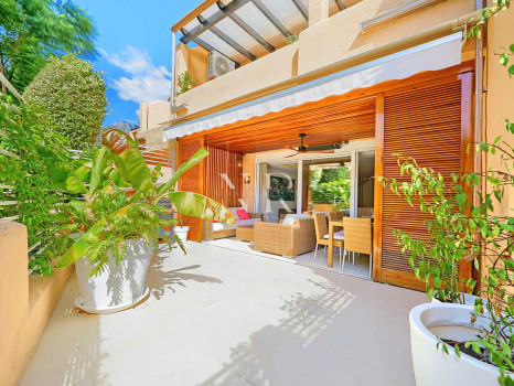 Semi-detached villa for sale in Oasis de Nagüeles with a private pool